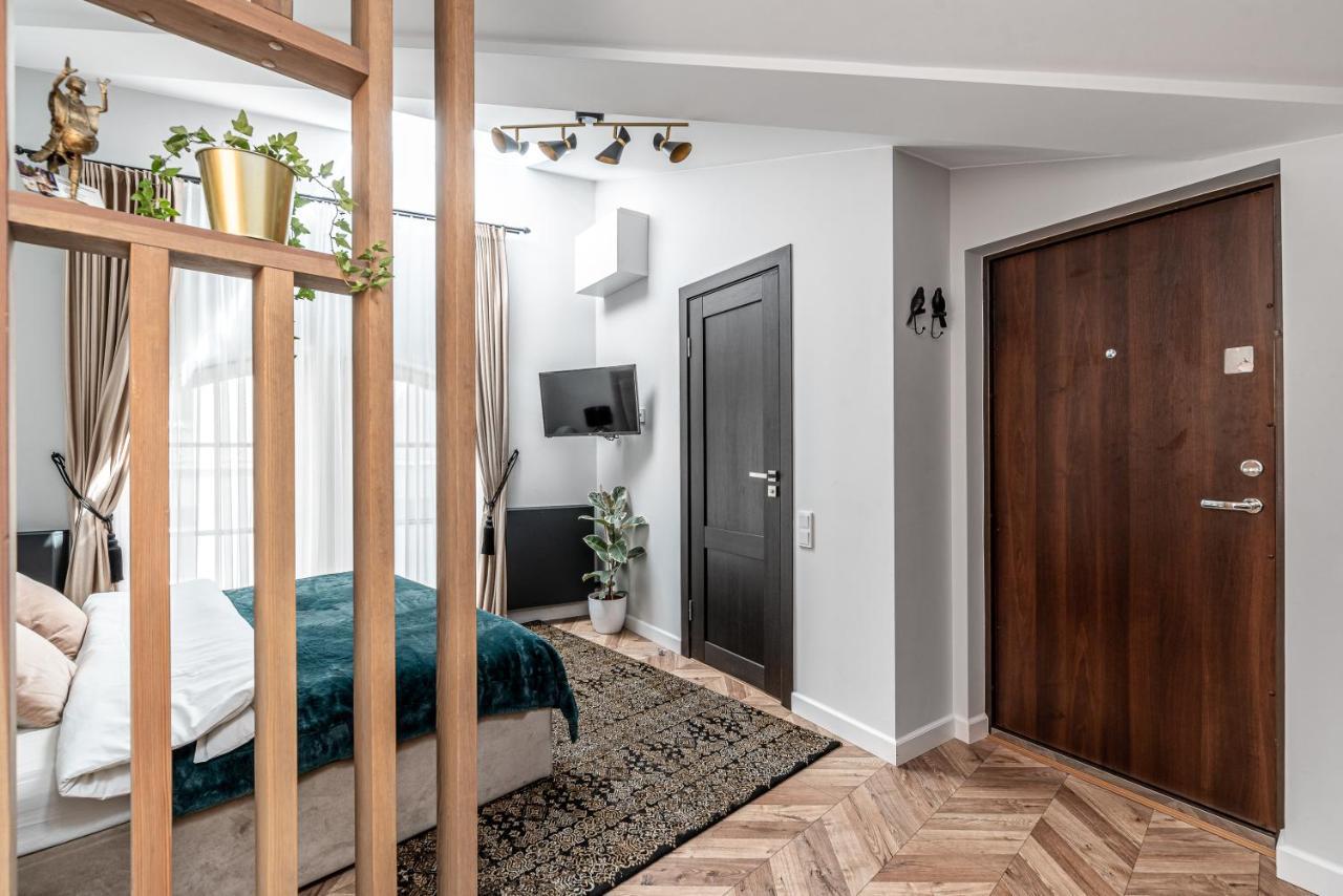 Sun Lighted Cathedral Square Studio Apartment วิลนีอุส ภายนอก รูปภาพ