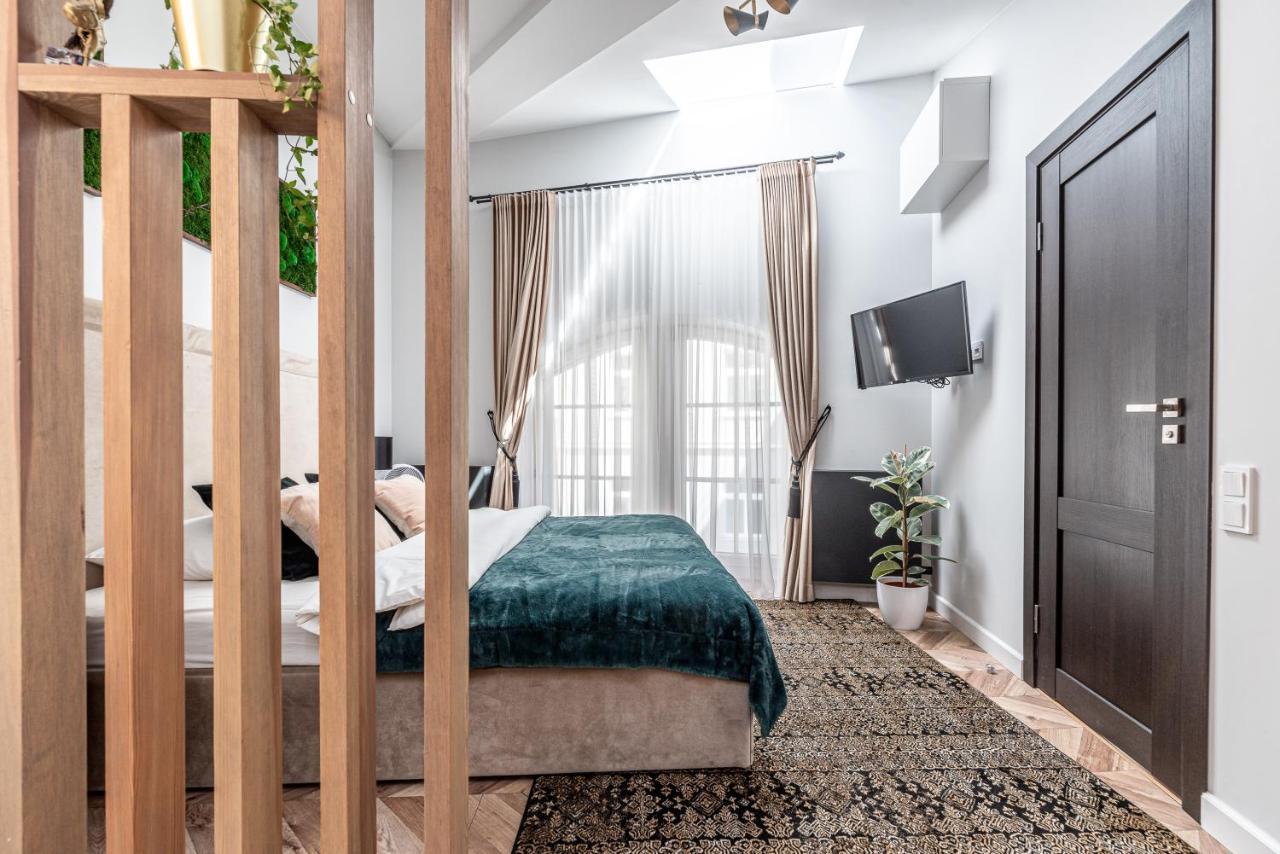 Sun Lighted Cathedral Square Studio Apartment วิลนีอุส ภายนอก รูปภาพ