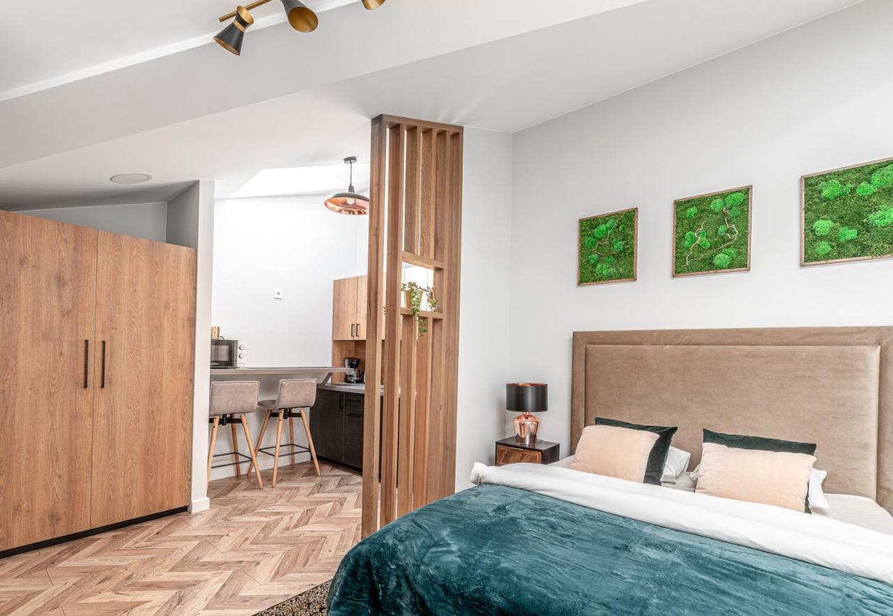 Sun Lighted Cathedral Square Studio Apartment วิลนีอุส ภายนอก รูปภาพ