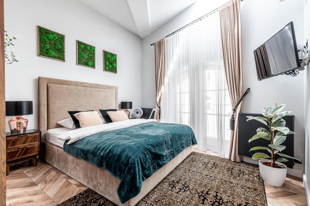 Sun Lighted Cathedral Square Studio Apartment วิลนีอุส ภายนอก รูปภาพ