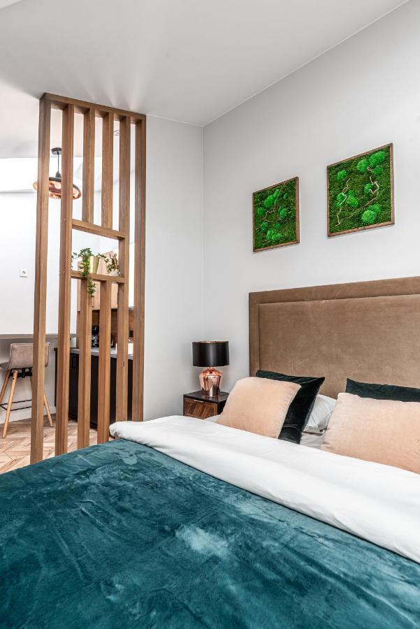 Sun Lighted Cathedral Square Studio Apartment วิลนีอุส ภายนอก รูปภาพ