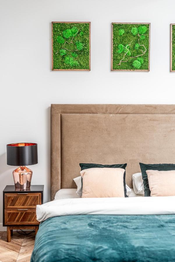 Sun Lighted Cathedral Square Studio Apartment วิลนีอุส ภายนอก รูปภาพ
