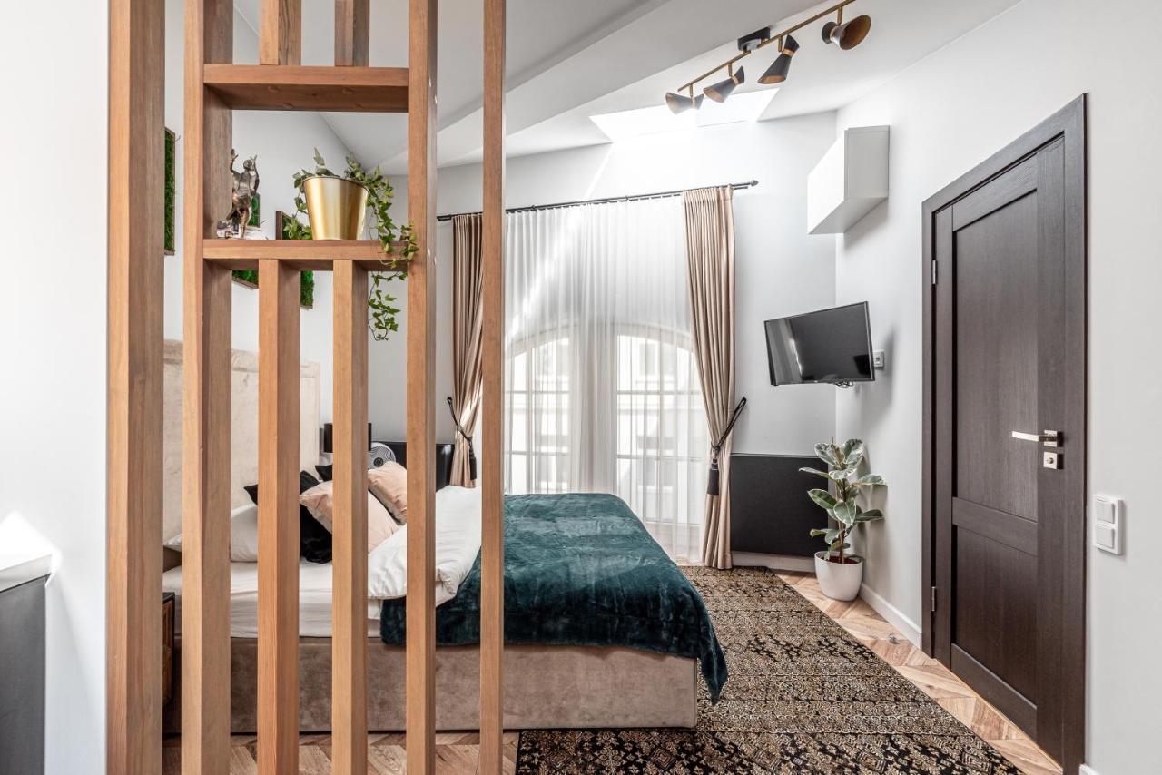 Sun Lighted Cathedral Square Studio Apartment วิลนีอุส ภายนอก รูปภาพ
